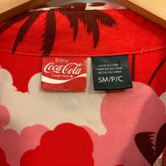 Coca-Cola Women’s Hawaiian Red Pink Button-Up Collared Short Sleeve Rayon Shirt - Picture 3 of 10